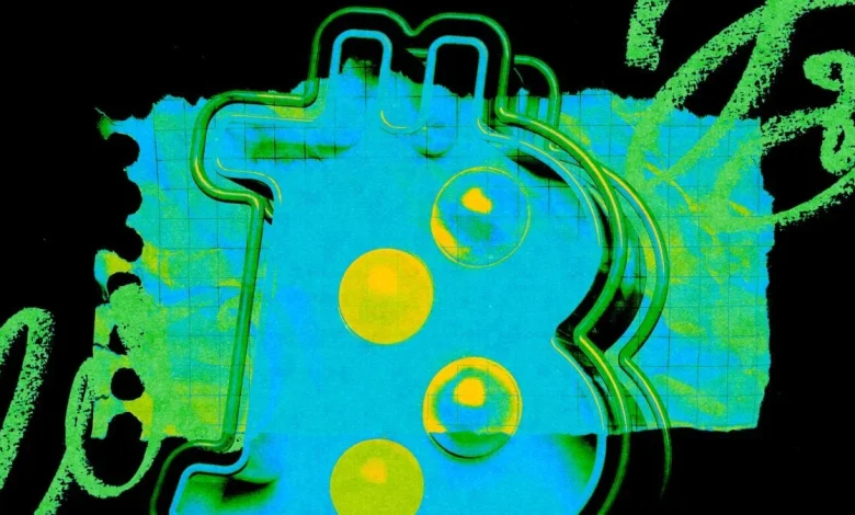 Spot bitcoin ETFs see near-record outflows of $903 million