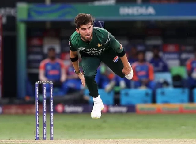 Sri Lanka choose to bat first against Pakistan in the third T20I of tri-series