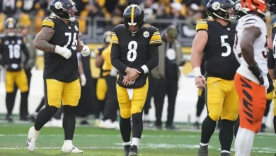 Steelers QB Aaron Rodgers being evaluated for a left hand injury