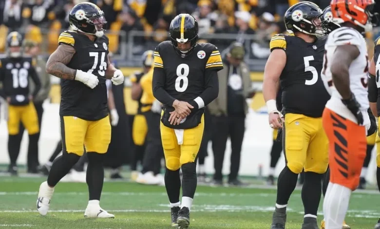 Steelers QB Aaron Rodgers being evaluated for a left hand injury