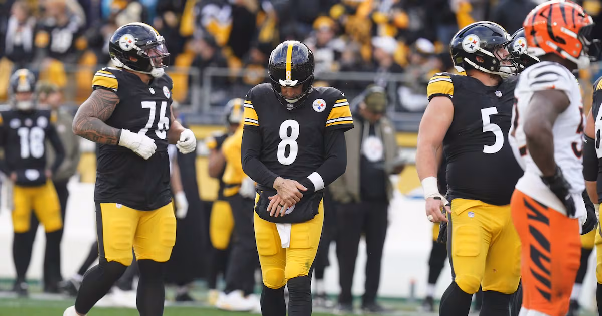 Steelers QB Aaron Rodgers being evaluated for a left hand injury