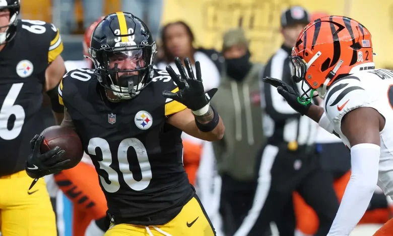 Steelers news: Jaylen Warren's injury adds to pile amid Aaron Rodgers concern