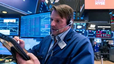 Stock market wobbles as tech sells off