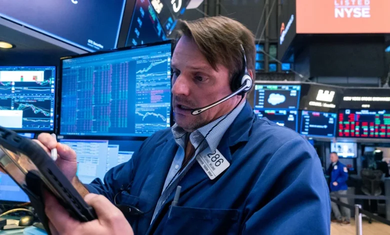 Stock market wobbles as tech sells off