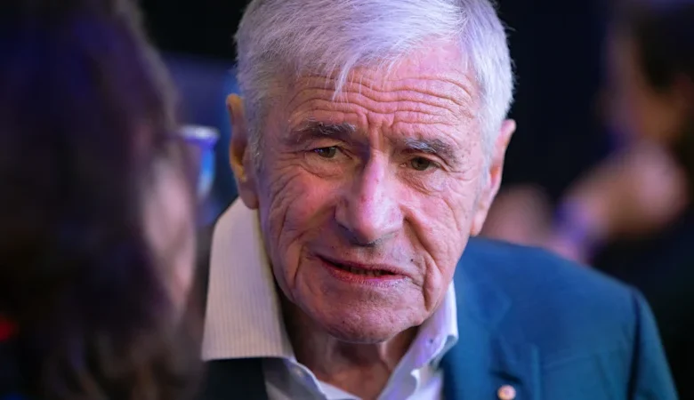 Stokes blames ‘marauders’ as shareholders reject pay report