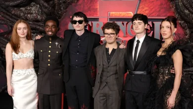 'Stranger Things' core cast reacts to 2016 photo — more moments from the final premiere