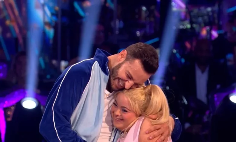 Strictly Come Dancing fans praise judge for Ellie Goldstein move and say 'how can they not'