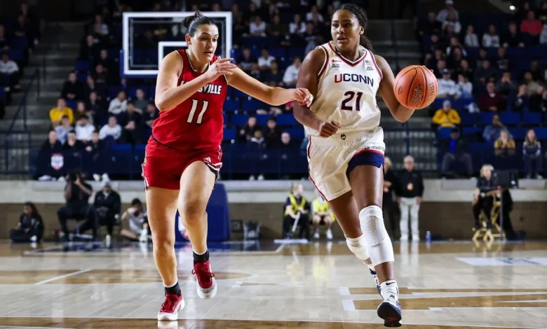 Strong, Fudd lead new-look UConn over Louisville