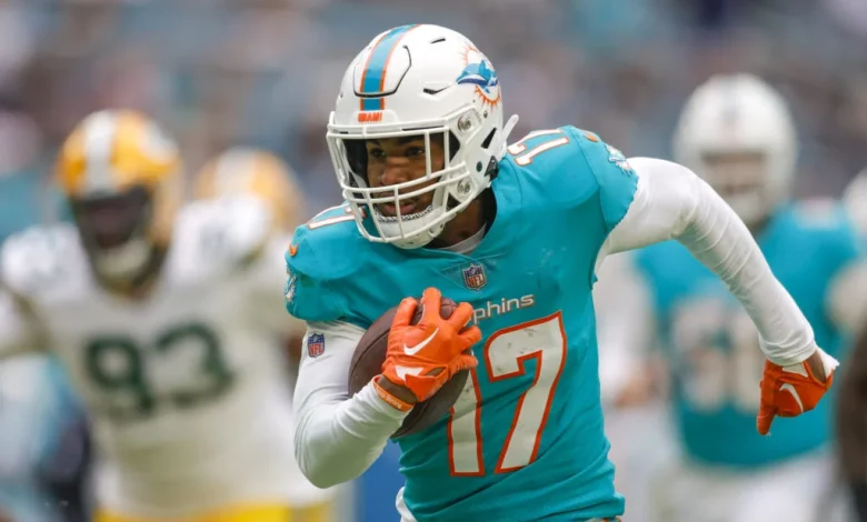 Suitors Considering Jaylen Waddle Trade; Dolphins WR Unlikely To Be Dealt