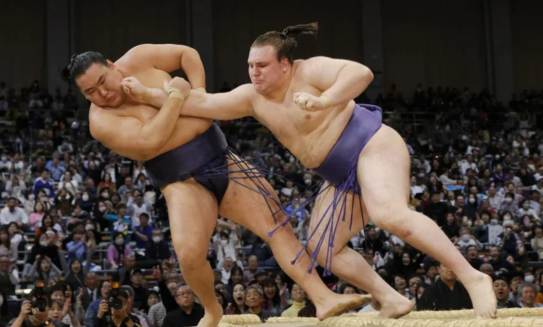 Sumo: Aonishiki beats Hoshoryu to regain share of lead as Onosato falters