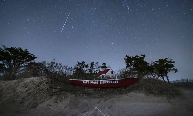 Sunday Night Doubleheader: Catch the 2025 Leonid Meteors and an Aurora Encore