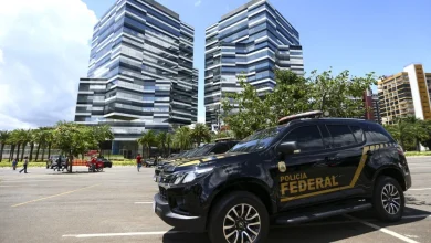 Superintendência da PF tem buzinaço e marcha fúnebre após prisão preventiva de Bolsonaro