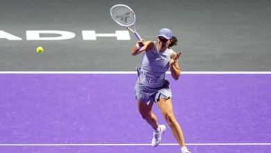 Swiatek beats Keys on first day of WTA Finals