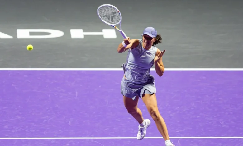 Swiatek beats Keys on first day of WTA Finals