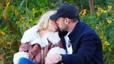 Sydney Sweeney and Scooter Braun Are Kissing in the Park