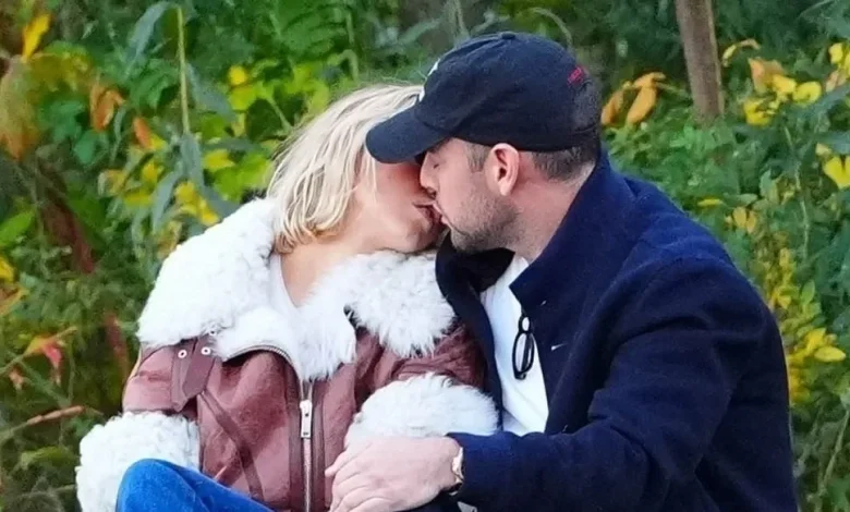 Sydney Sweeney and Scooter Braun Are Kissing in the Park