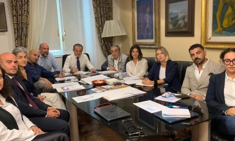Taormina Social City, fioccano incarichi ad personam: 200.000 euro