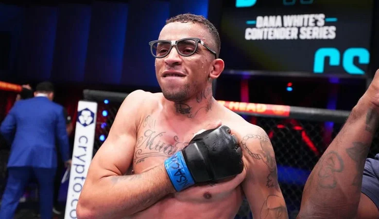 Taubateano Carlos Prates enfrenta Leon Edwards no UFC 322 em busca de aproximação ao cinturão