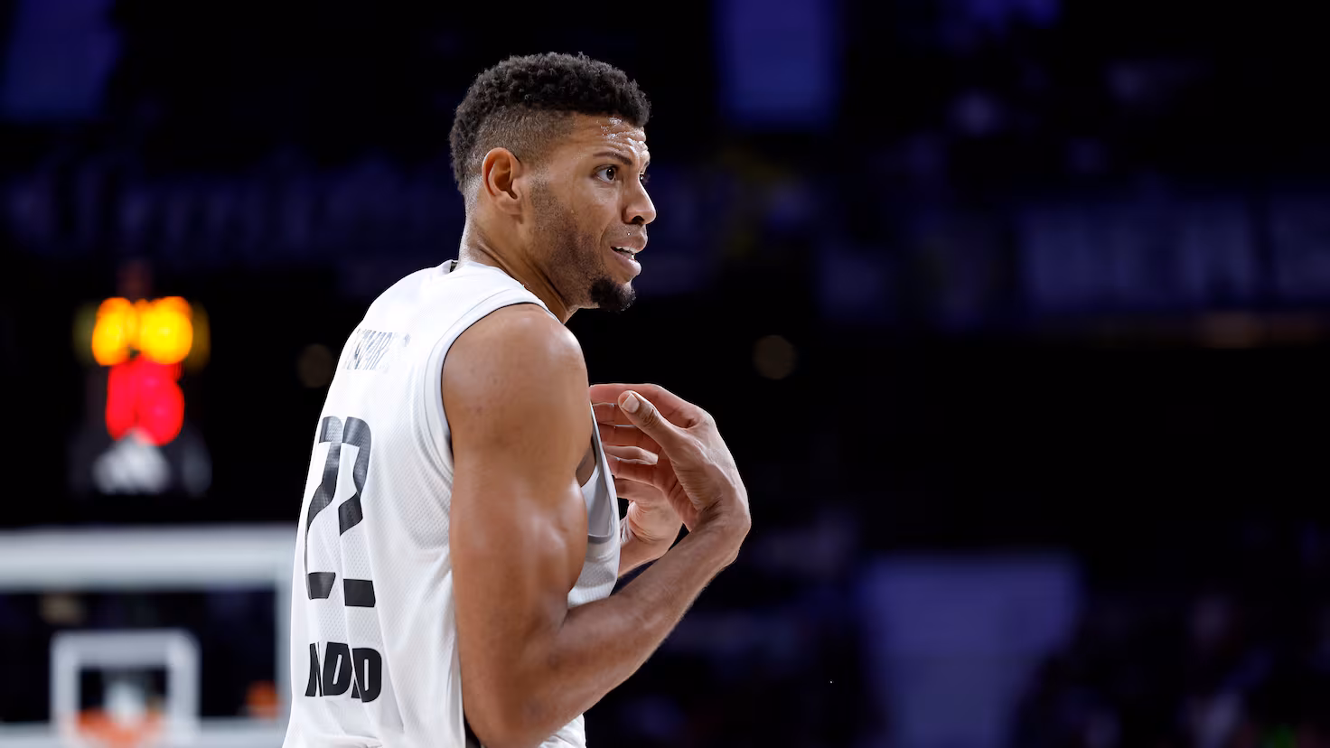 Tavares, duda para el Clásico por enfermedad