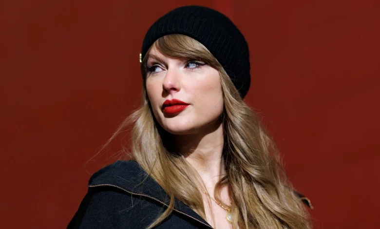 Taylor Swift's Kansas City Chiefs vs. Indianapolis Colts Game Outfit Is Fit for a Low-Key Fan