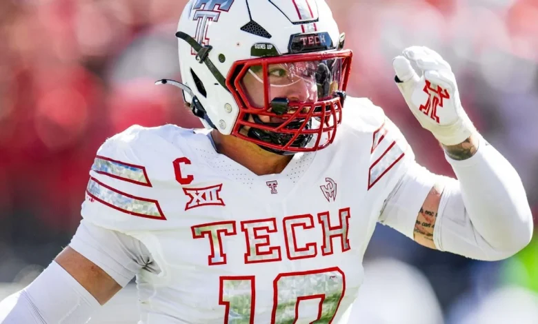 Texas Tech LB Rodriguez flashes Heisman pose