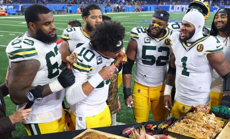 Thanksgiving Love: Pack QB tosses 4 TDs in win