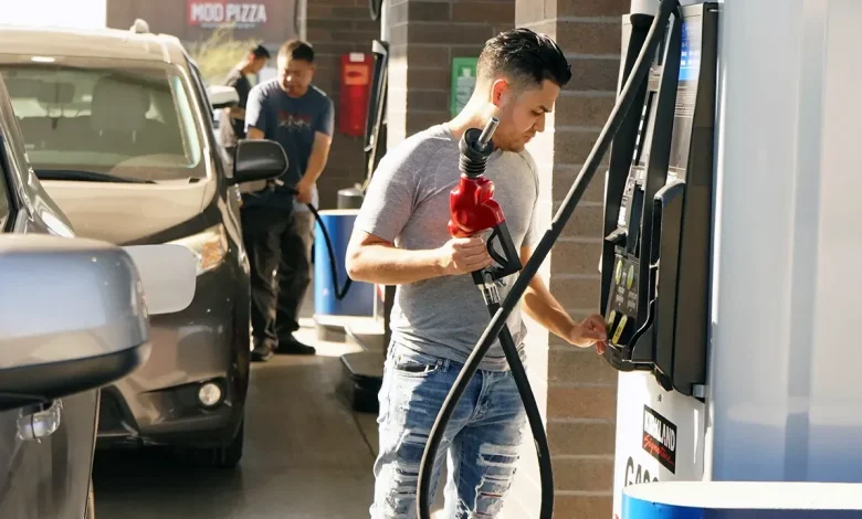 Thanksgiving gas prices fall to lowest levels since pandemic, with nearly 30 states below $3 a gallon