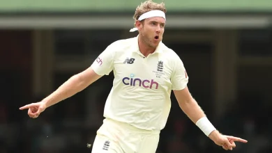 The Buzz - Stuart Broad gets a surprise at Australian airport