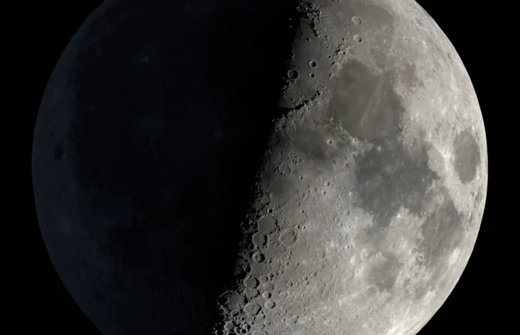 The Sky Today on Wednesday, October 29: The First Quarter Moon shines