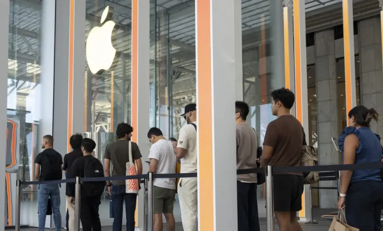 The success of the iPhone 17 has Apple set to take over a title it hasn't held for over a decade