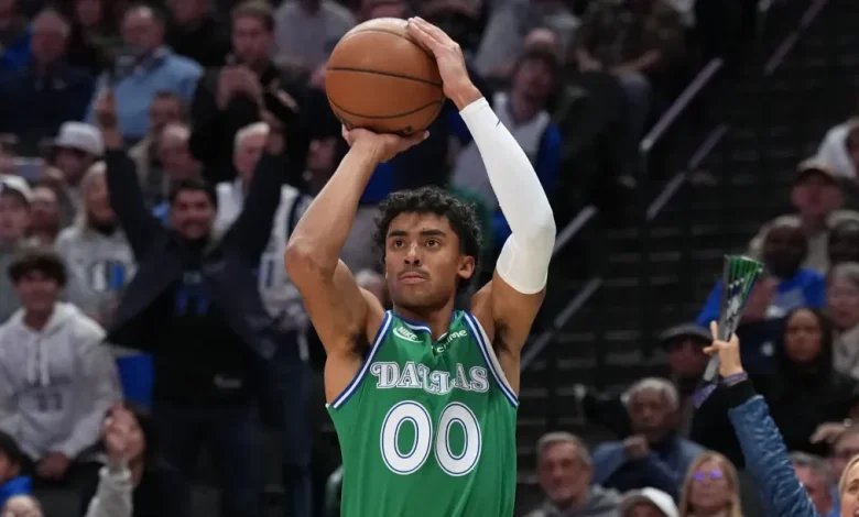 This unlikely Dallas Maverick is leading the NBA in corner 3-pointers made so far this season