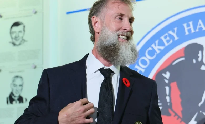 Thornton, Chara, Keith, Mogilny skate into Hall