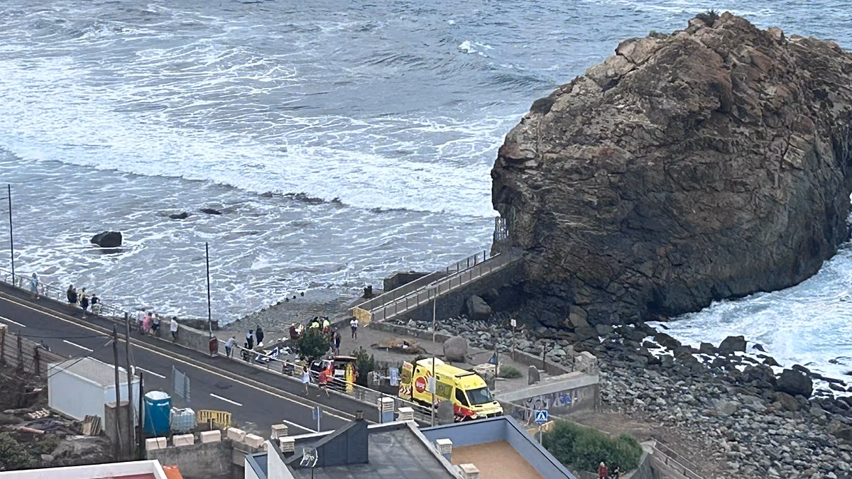 Three dead and over 15 injured in Tenerife due to bad sea conditions