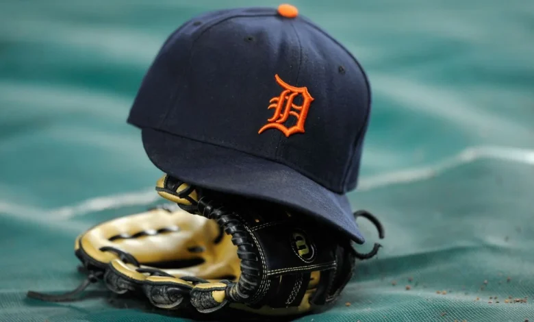Tigers decline '26 options on Sewald, Urquidy