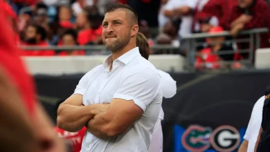 Tim Tebow, Laura Rutledge wear Georgia jerseys on SEC Nation