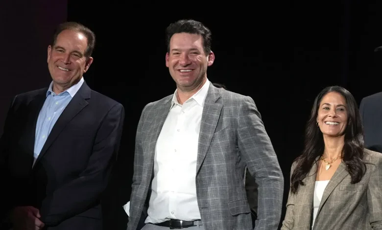 Tony Romo's awkward noises during NFL broadcast draws criticism