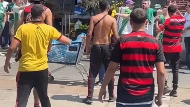 Torcedores de Flamengo e Palmeiras brigam a caminho do estádio em que ocorrerá a final da Libertadores em Lima