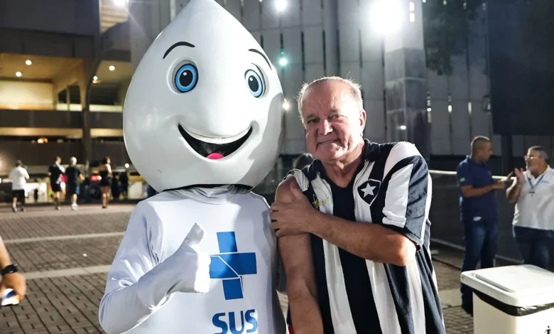 Torcedores se vacinam no Engenhão antes de Botafogo x Vasco