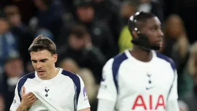 Tottenham 1 Fulham 2: Spurs fans boo their goalkeeper, Frank left to fix familiar issues