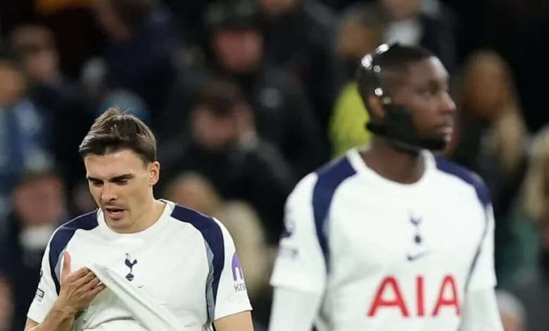 Tottenham 1 Fulham 2: Spurs fans boo their goalkeeper, Frank left to fix familiar issues