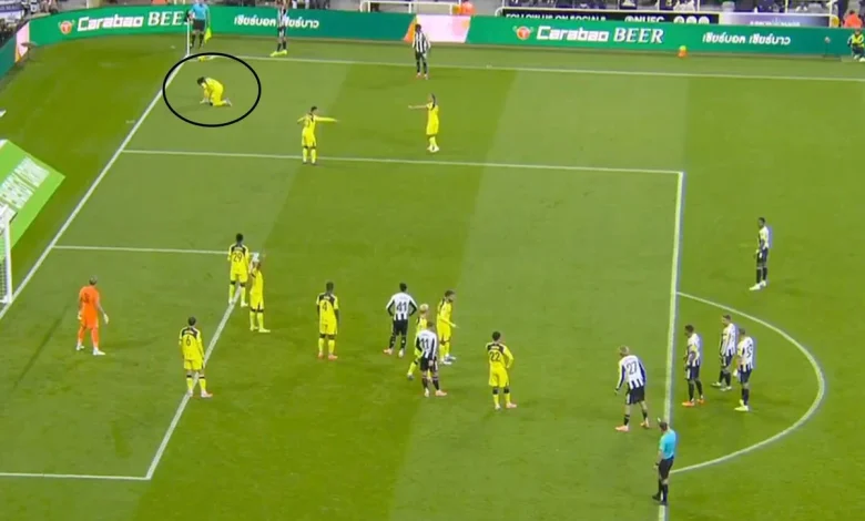 Tottenham’s Djed Spence was adjusting his boot. Was what happened next a breach of ‘fair play’? - The Athletic