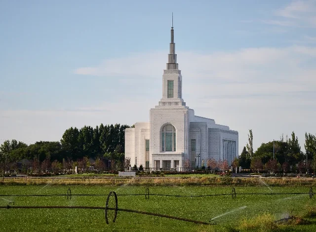 Tours Underway for Burley Idaho Temple