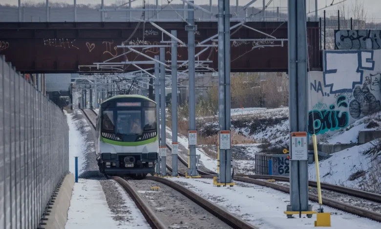 Trois piétons heurtés par un train du REM, un mort et deux blessés graves