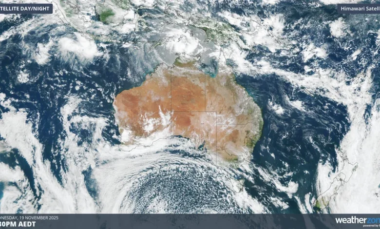 Tropical cyclone north of Australia, polar airmass to the south