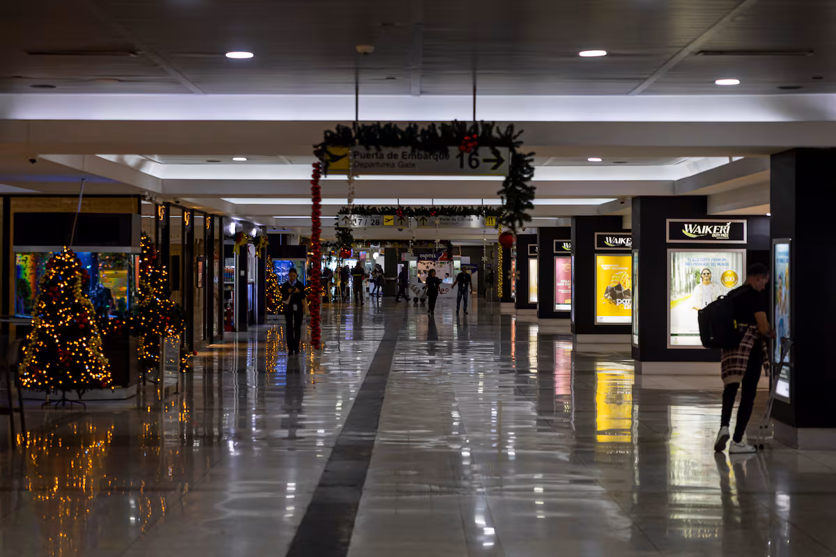 Trump anuncia el cierre total del espacio aéreo de Venezuela