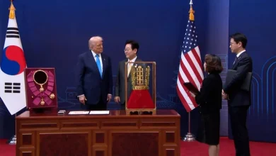 Trump gets gold crown from South Korea