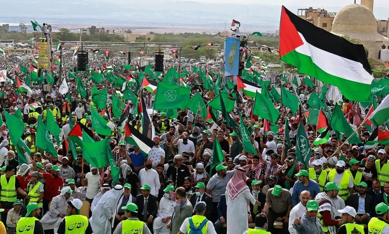 Trump signs executive order targeting certain Muslim Brotherhood chapters as terrorist groups