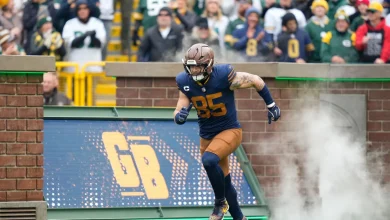 Tucker Kraft carted to locker room, questionable to return with knee injury