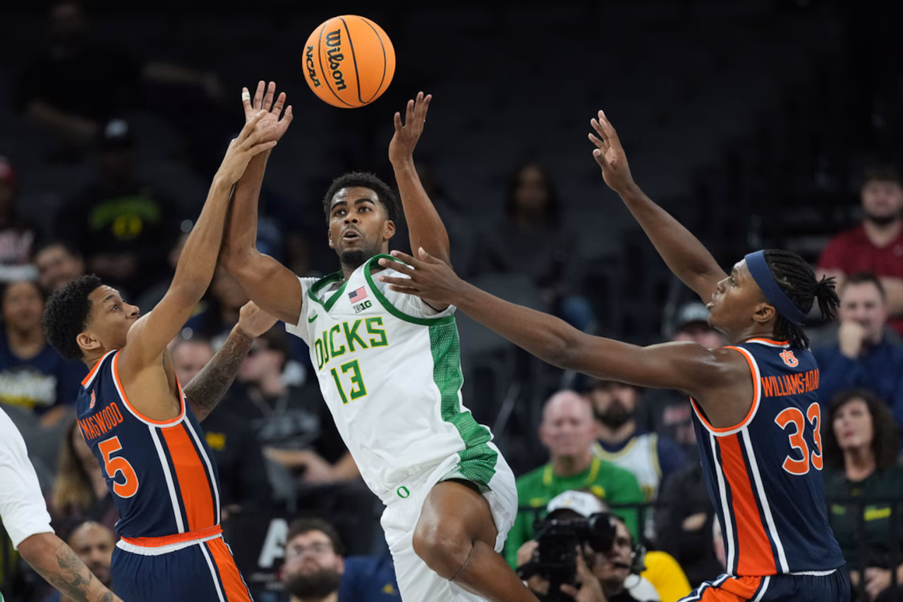 Turnovers, points in paint prove costly to Oregon in loss to No. 21 Auburn