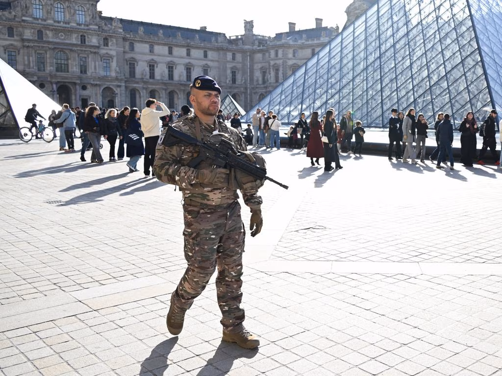 Two Louvre heist suspects a couple with children: prosecutor